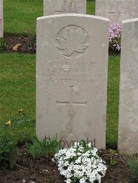 Etaples Military Cemetery - Marshall, D